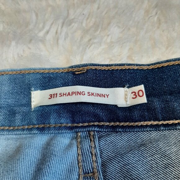 Levi's Two-Tone Blue Ankle Jeans - Picture 8 of 11